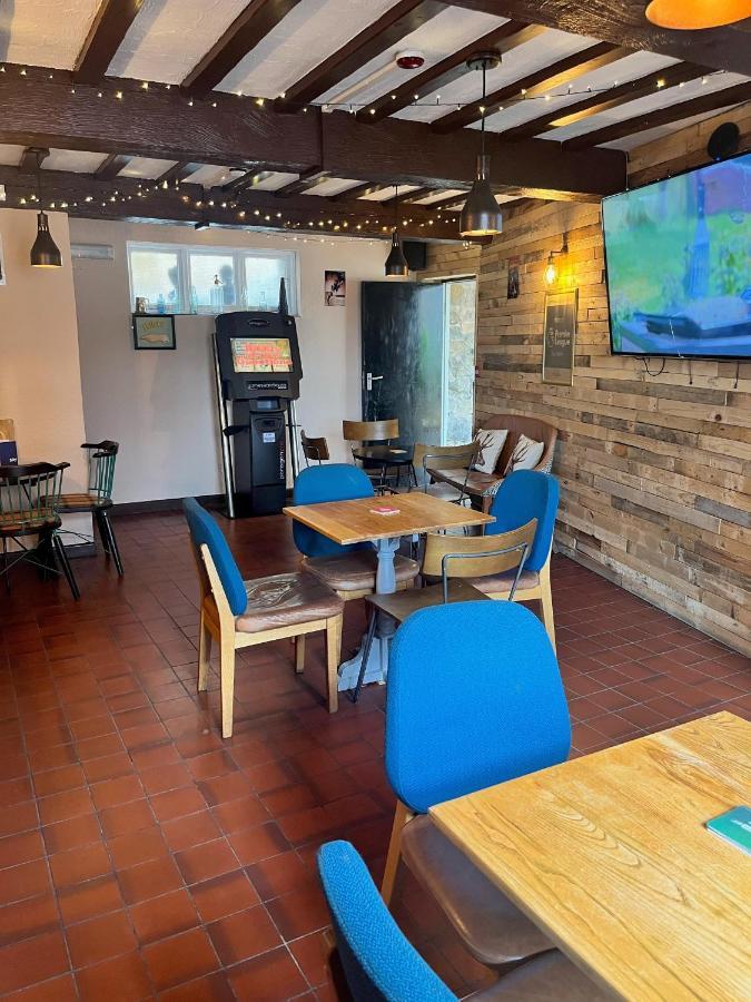 The Lion Hotel Llansantffraid-ym-Mechain Экстерьер фото