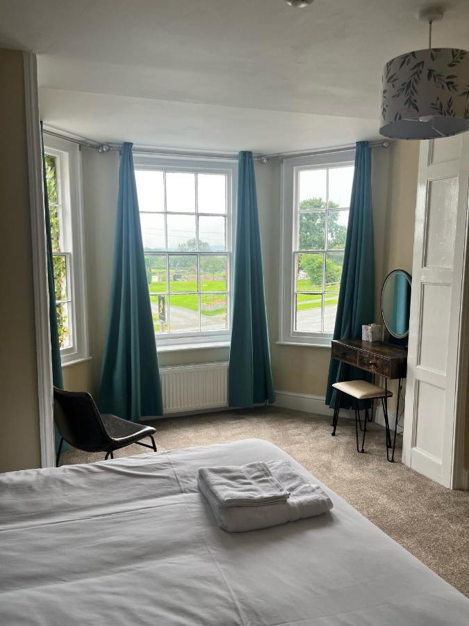 The Lion Hotel Llansantffraid-ym-Mechain Экстерьер фото